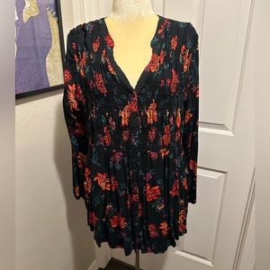 Torrid Emma Ditsy Floral High Low Top. Size 2.